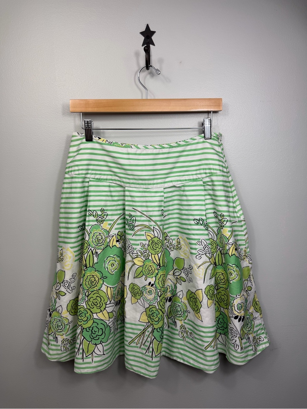 New York & Company Light Green and White Floral Stripe Skater Skirt